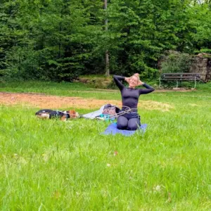 Hundewanderung und Yoga in der Natur von Dresden